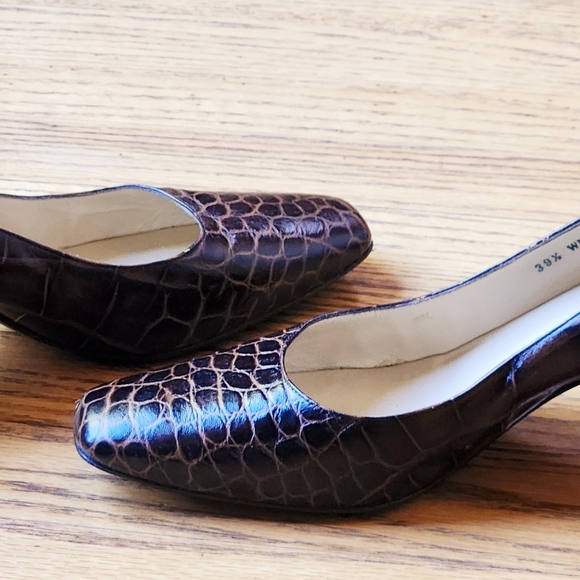 BRUNO MAGLI Faux Alligator Embossed Leather Pumps 2.5" Heel - Picture 7 of 9